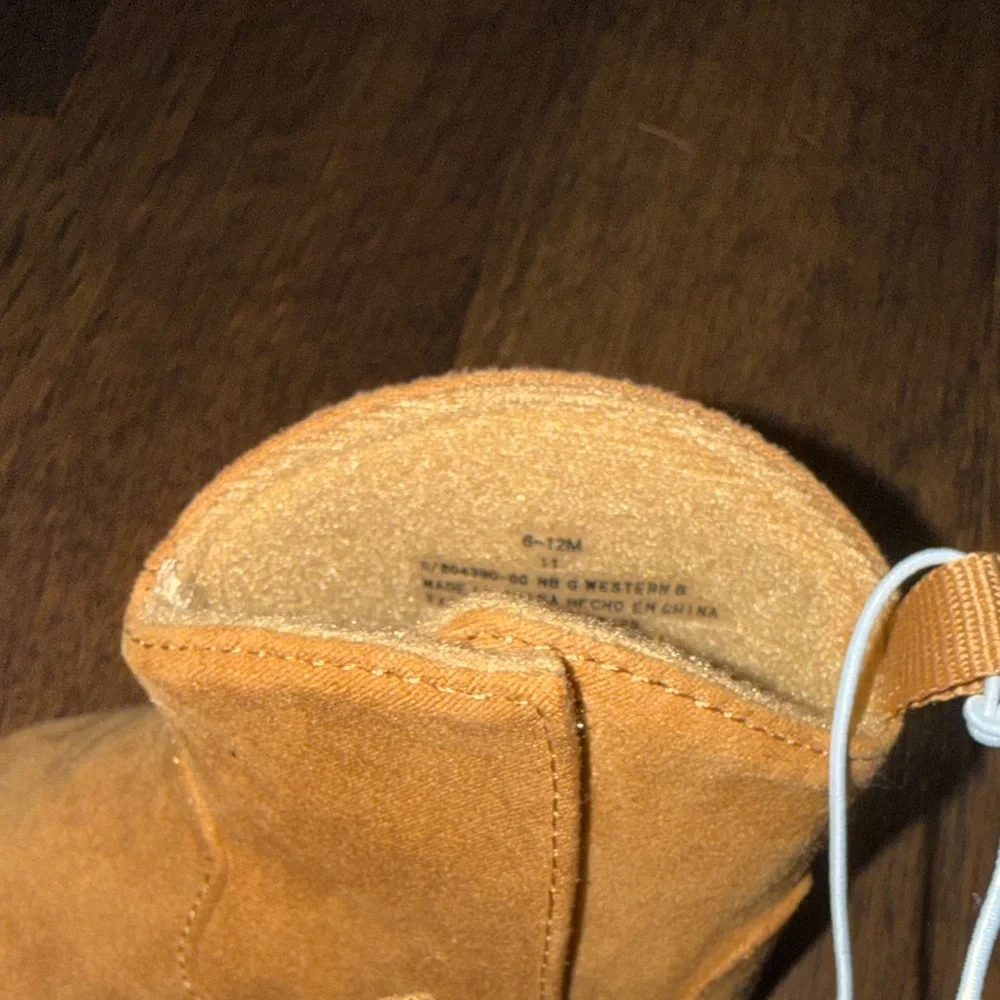 NWT Old Navy Flower Embroidered Moccasin Style Boots (size 6-12 mos)